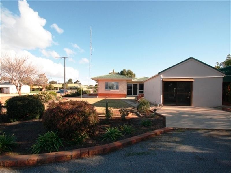 11 Fourth Street, Loxton SA 5333