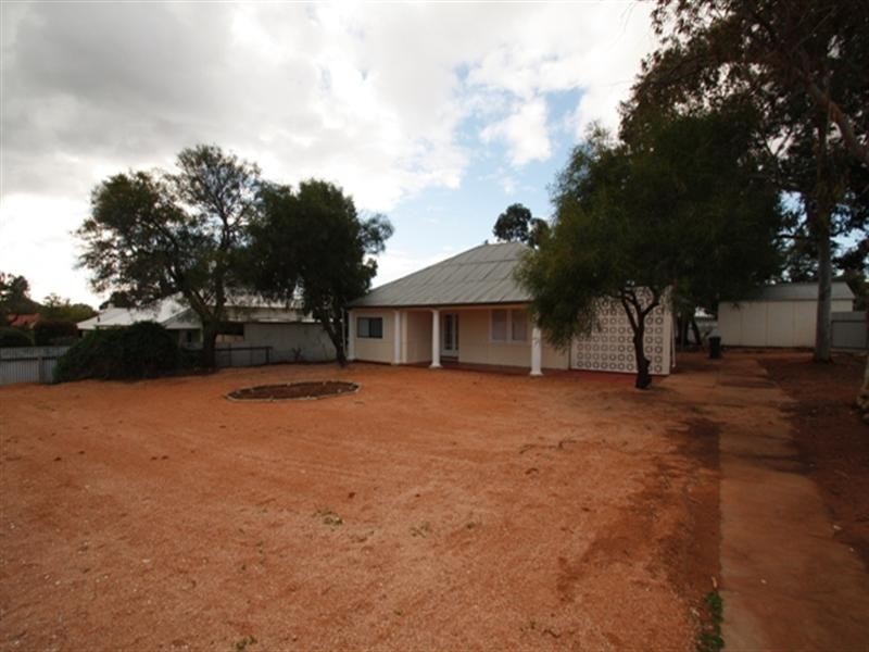 27 Lake Avenue, Barmera SA 5345