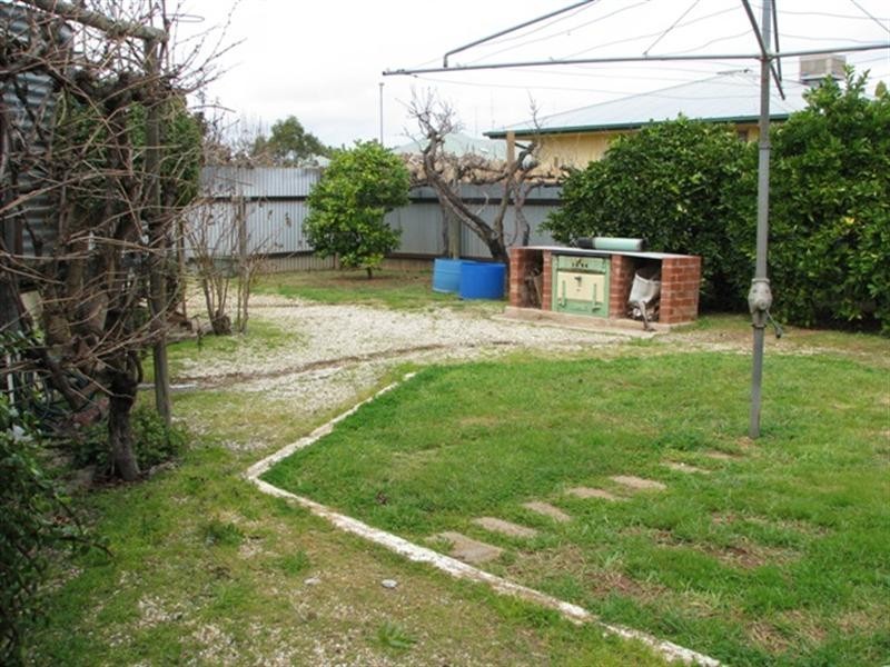 11 McCutcheon Street, Waikerie SA 5330