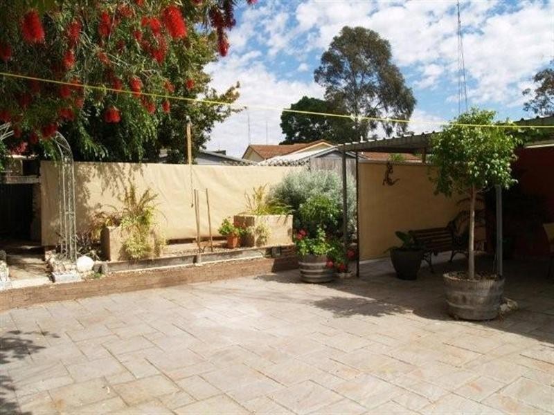 10 Strangman Road, Waikerie SA 5330