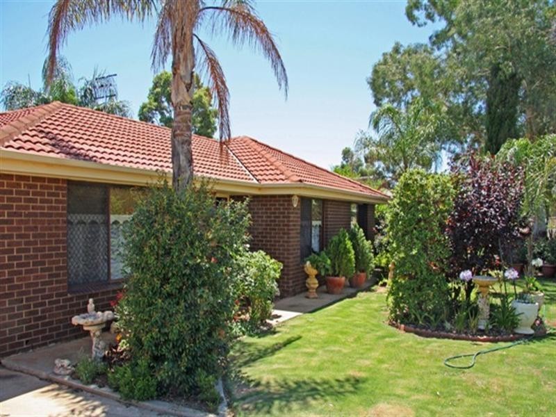21 Barker Street, Loxton SA 5333