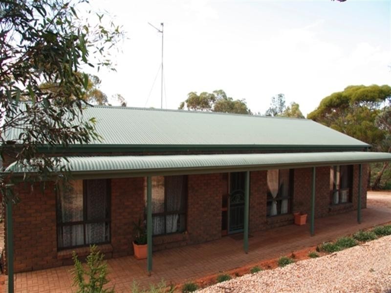 16 Nitschke Road, Berri SA 5343