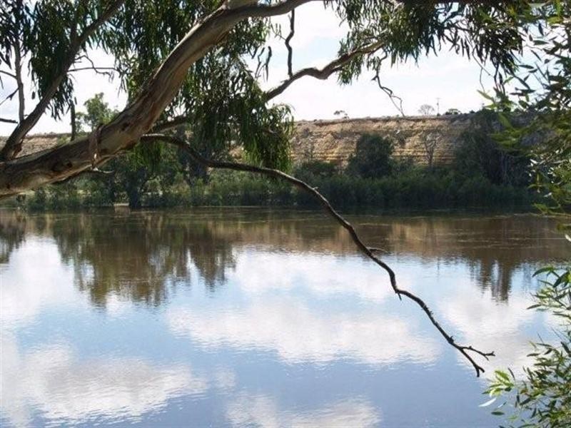 18 Page Drive, Blanchetown SA 5357