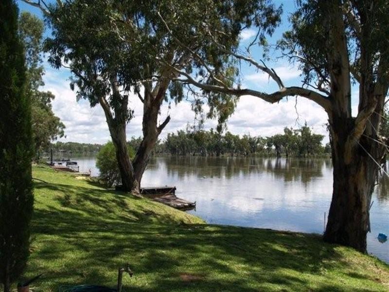 18 Page Drive, Blanchetown SA 5357