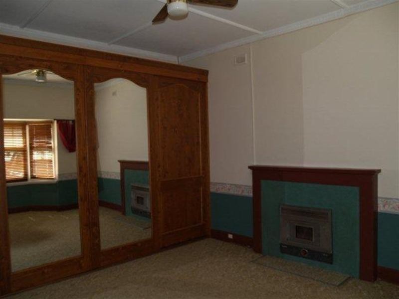 27 Peake Terrace, Waikerie SA 5330