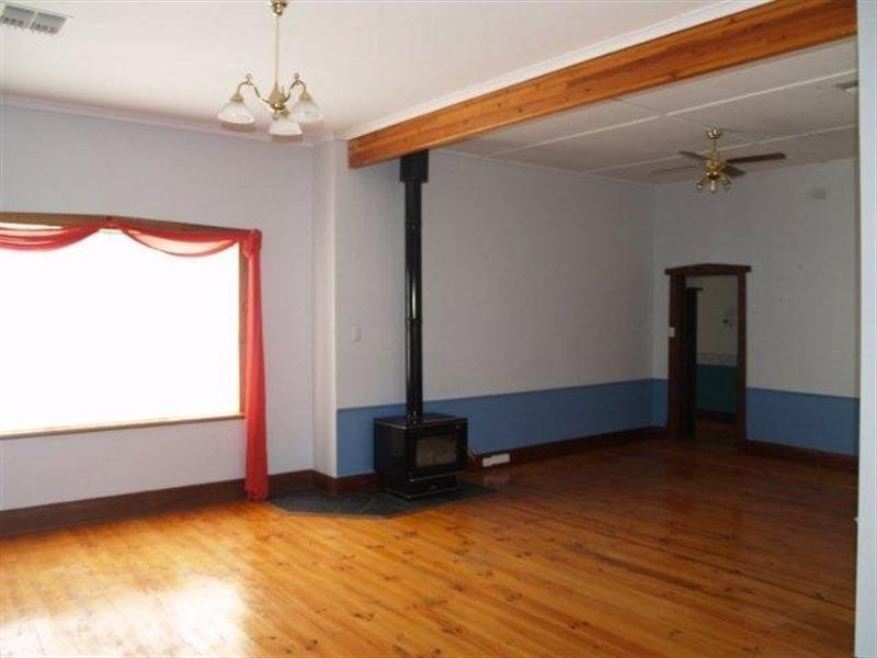 27 Peake Terrace, Waikerie SA 5330