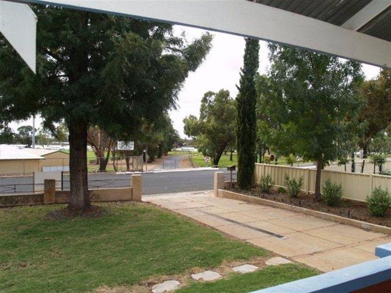 27 Peake Terrace, Waikerie SA 5330
