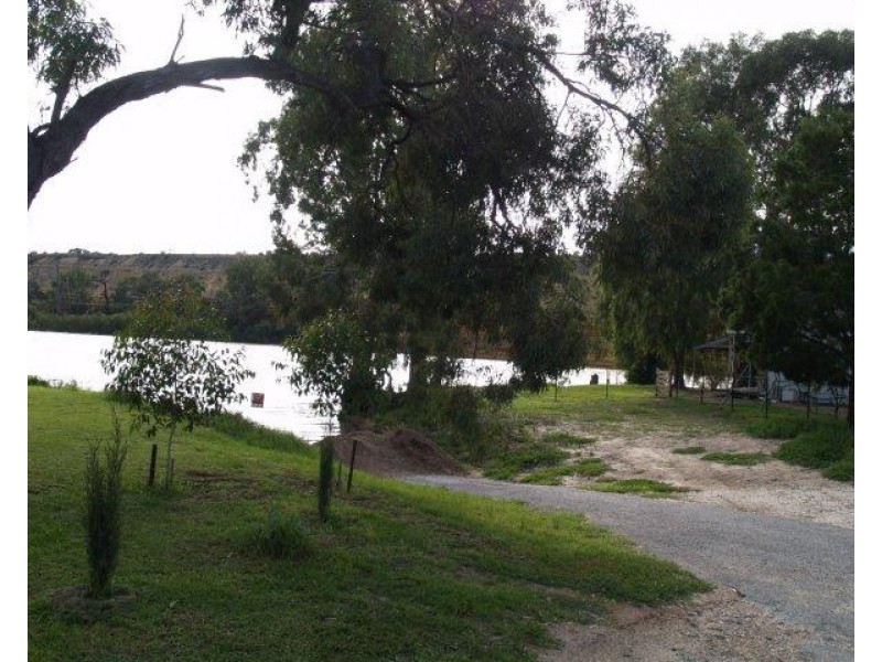 64 Page Drive, Blanchetown SA 5357