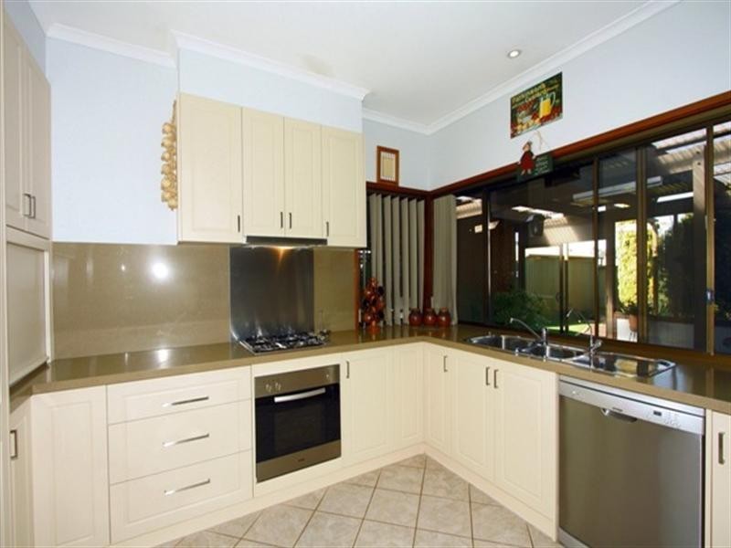 16 Hall Crescent, Loxton SA 5333