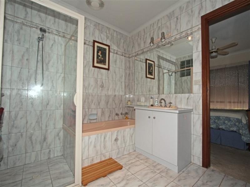 16 Hall Crescent, Loxton SA 5333