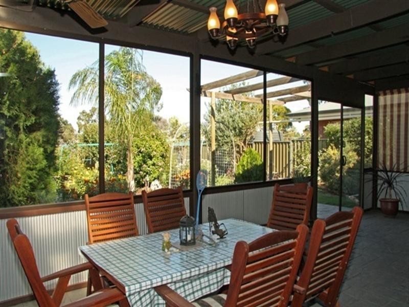 16 Hall Crescent, Loxton SA 5333