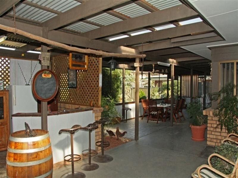 16 Hall Crescent, Loxton SA 5333