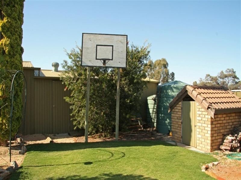 16 Hall Crescent, Loxton SA 5333