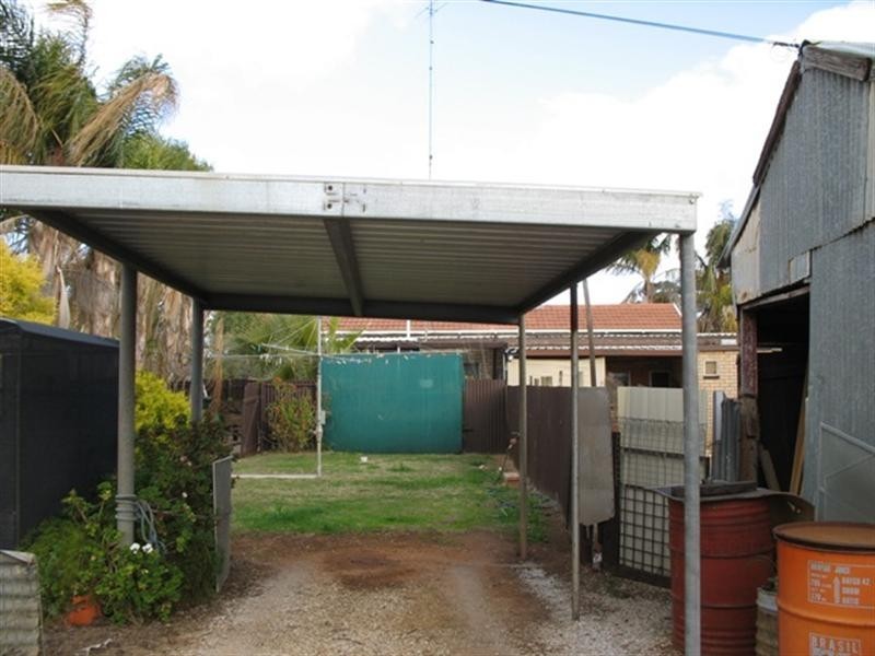 8B Laffer Street, Barmera SA 5345