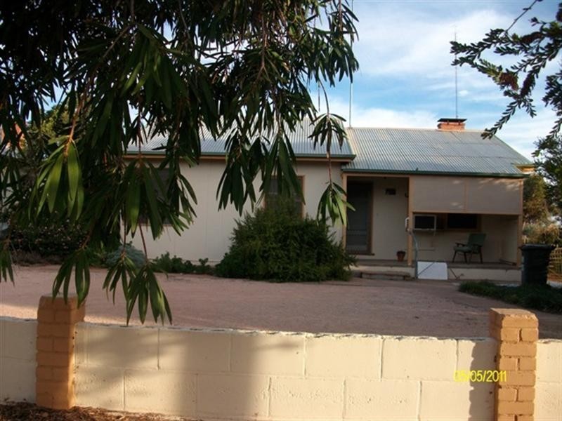 13 Andrew Street, Waikerie SA 5330