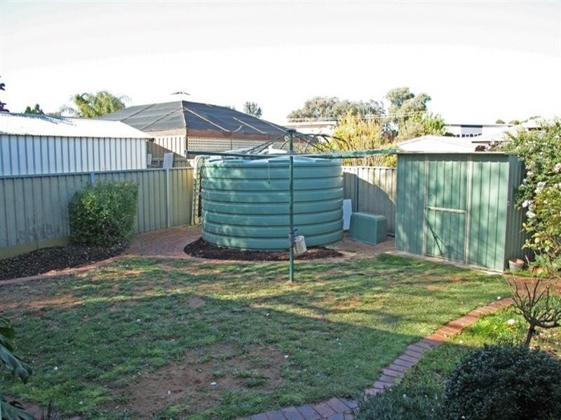 2 Crocker Crescent, Loxton SA 5333