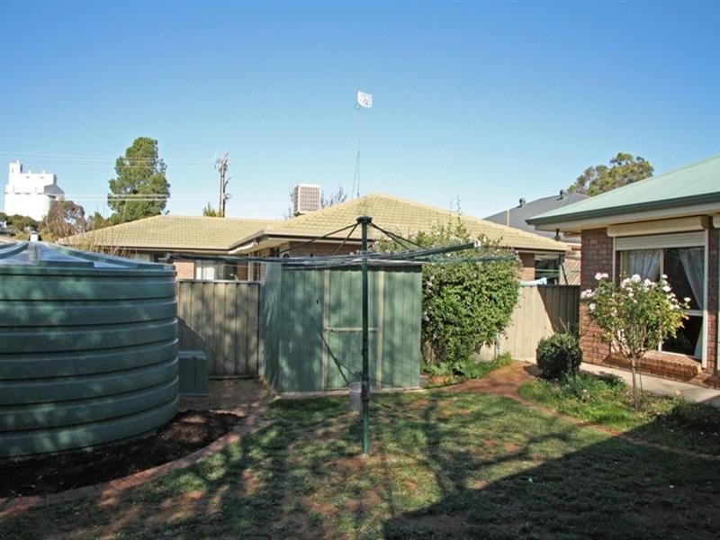 2 Crocker Crescent, Loxton SA 5333