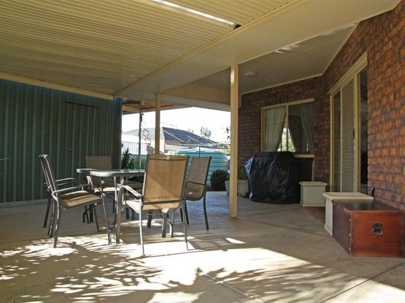 2 Crocker Crescent, Loxton SA 5333