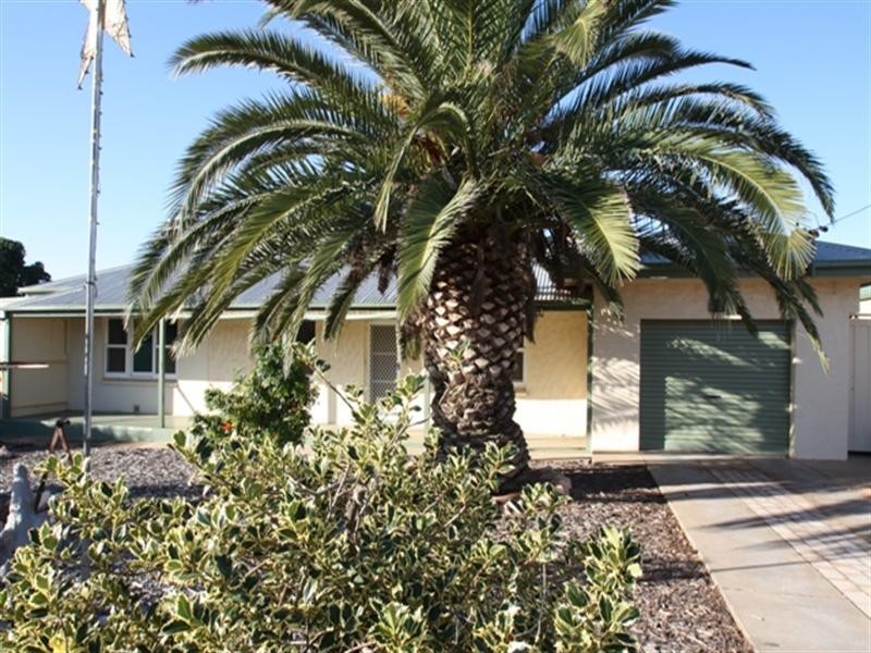 17 Colin Street, Loxton SA 5333