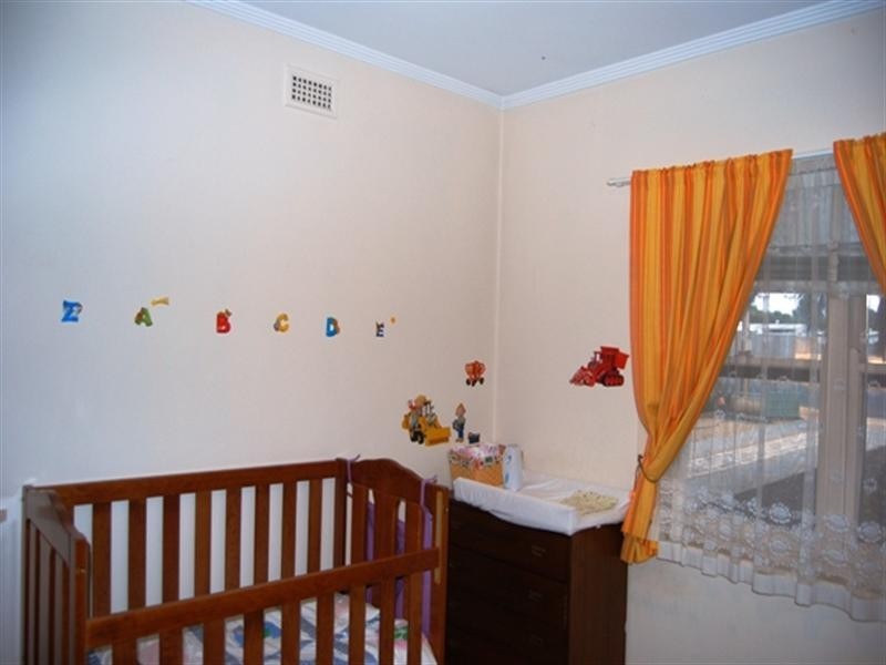 17 Colin Street, Loxton SA 5333