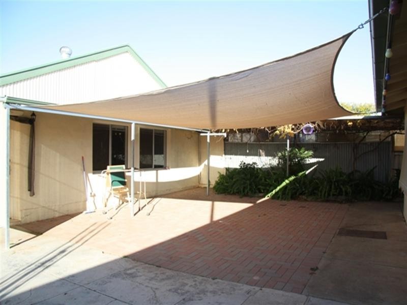 17 Colin Street, Loxton SA 5333