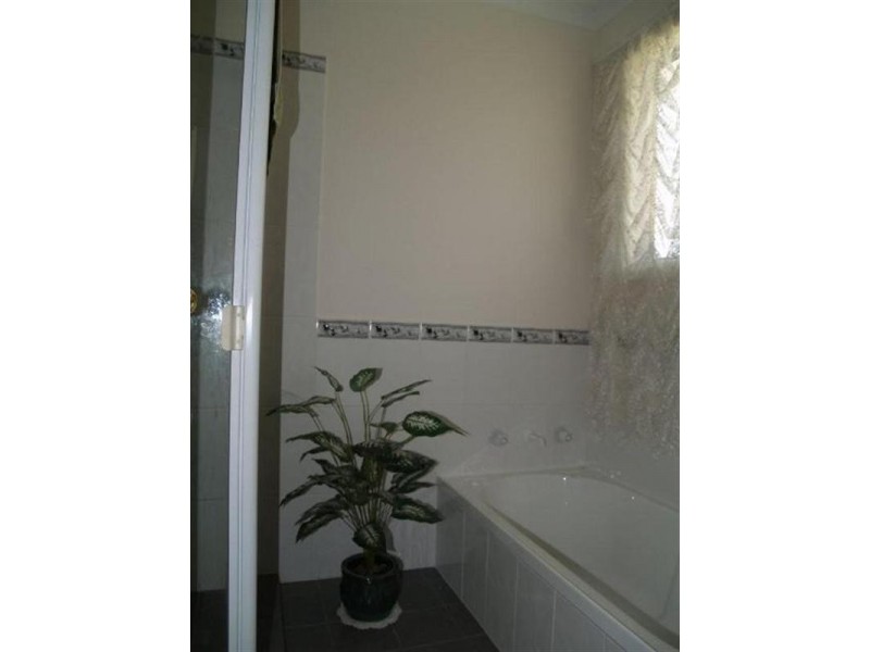 10 McPhee Avenue, Blanchetown SA 5357