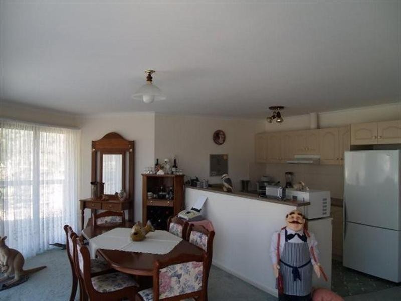 10 McPhee Avenue, Blanchetown SA 5357