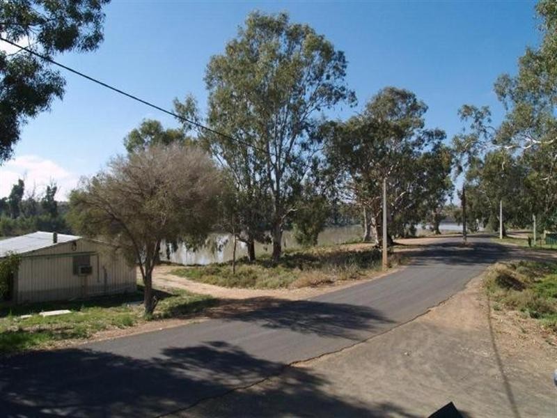 10 McPhee Avenue, Blanchetown SA 5357