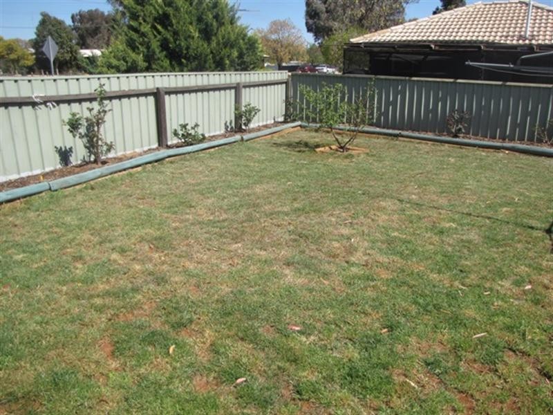 33 Barker Street, Loxton SA 5333