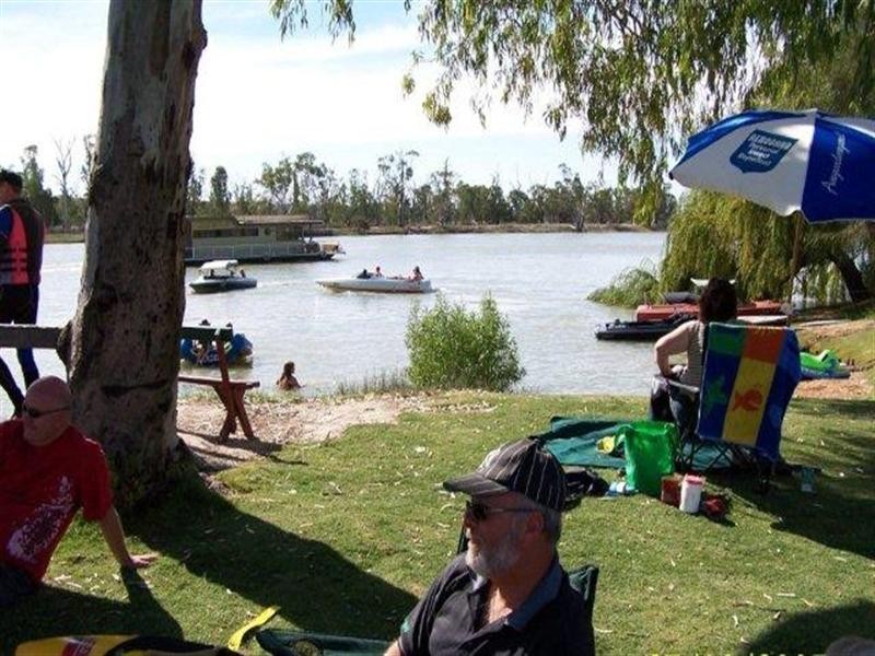 RIVER PALMS CARAVAN Park, Blanchetown SA 5357