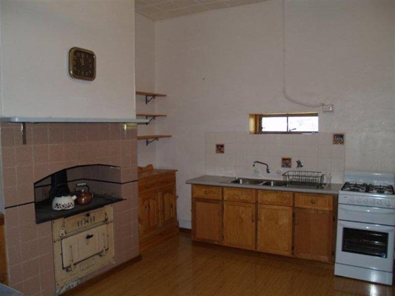 16 Eighth Street, Morgan SA 5320