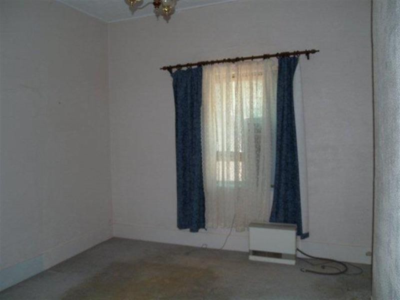 16 Eighth Street, Morgan SA 5320