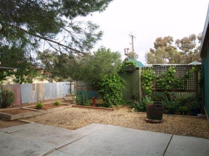 16 Eighth Street, Morgan SA 5320