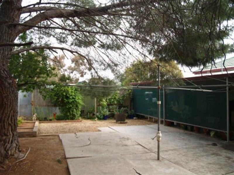 16 Eighth Street, Morgan SA 5320