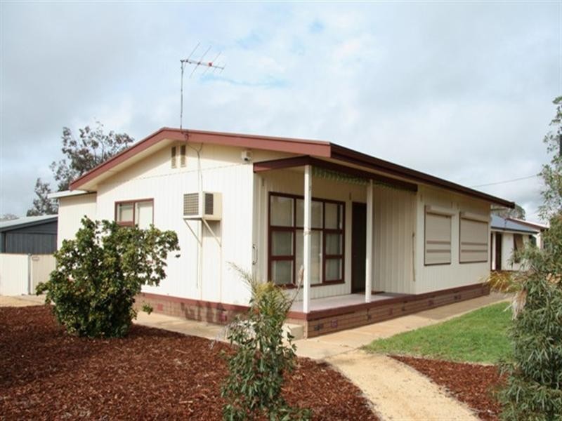 5 Eringa Avenue, Loxton SA 5333