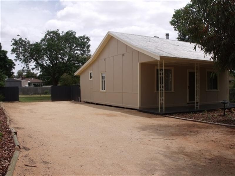 10 Sturt Street, Loxton SA 5333