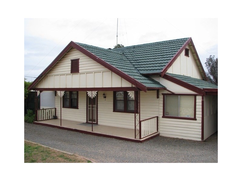 8 Lawrie Terrace, Waikerie SA 5330