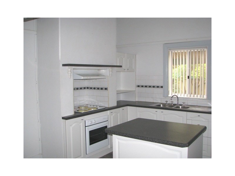 8 Lawrie Terrace, Waikerie SA 5330