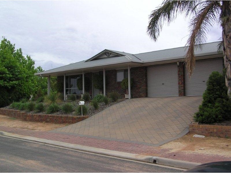 2 Edwards Crescent, Waikerie SA 5330