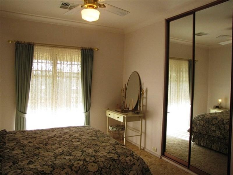 8 Downer Terrace, Lyrup SA 5343