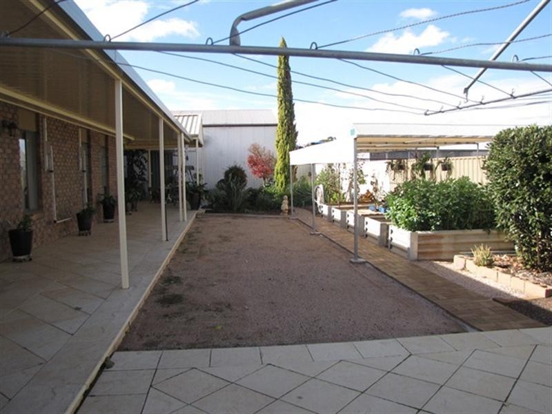 8 Downer Terrace, Lyrup SA 5343