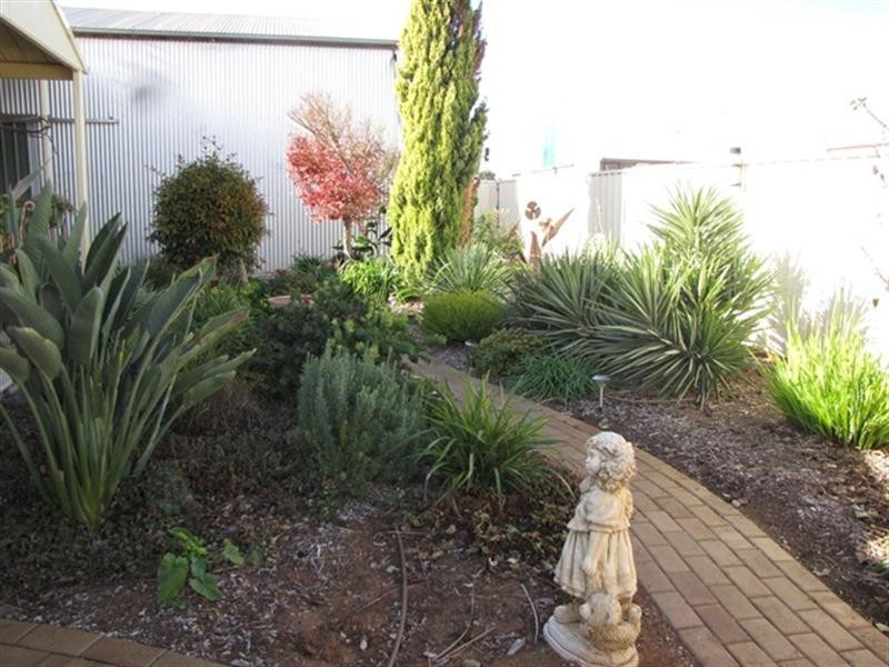 8 Downer Terrace, Lyrup SA 5343