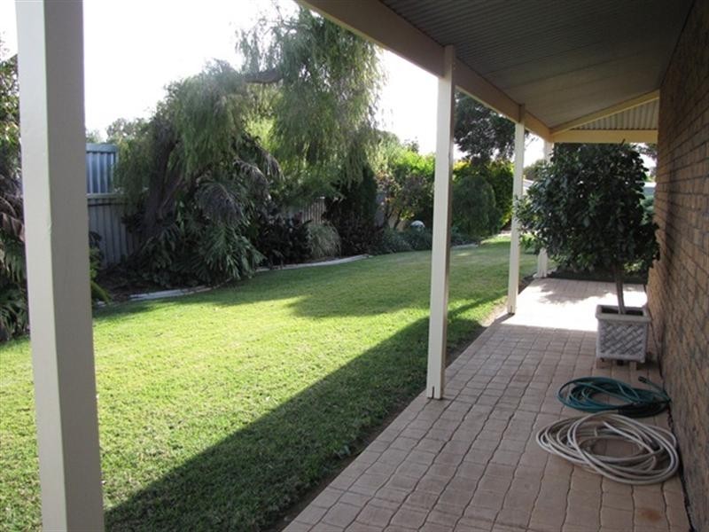 8 Downer Terrace, Lyrup SA 5343