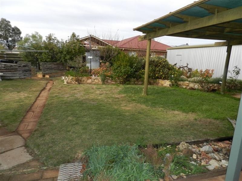 29 Eringa Avenue, Loxton SA 5333