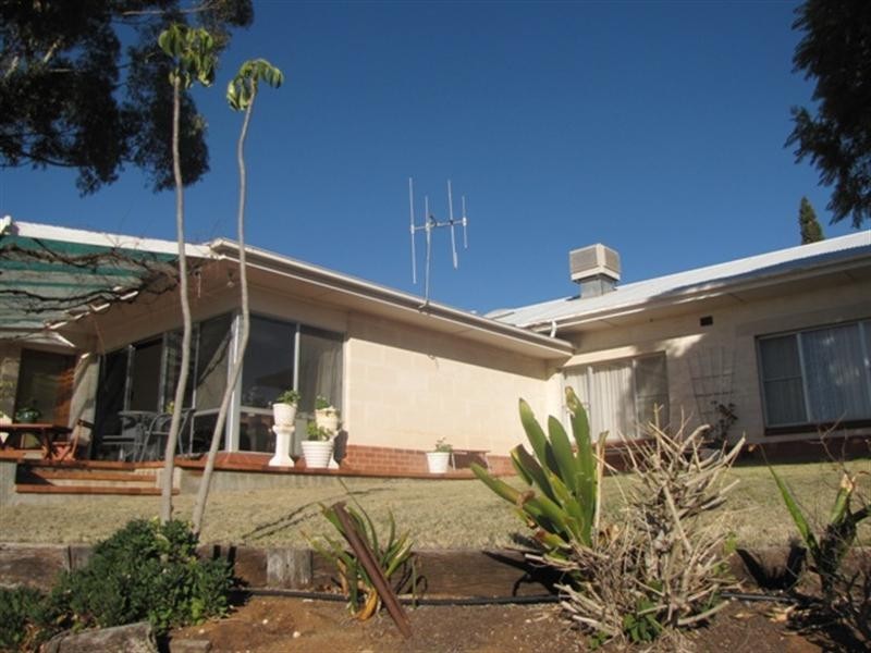 8 Hilltop Drive, Loxton SA 5333