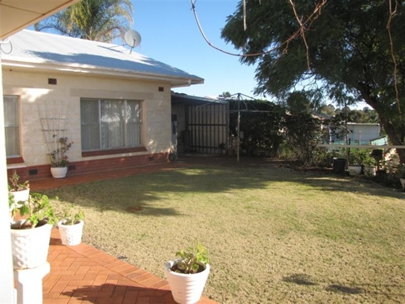 8 Hilltop Drive, Loxton SA 5333