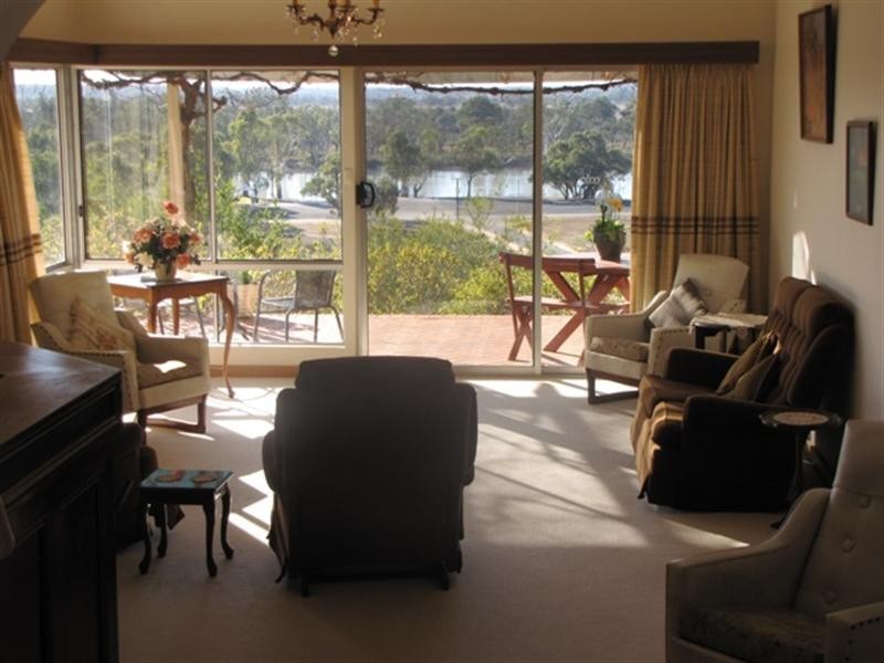 8 Hilltop Drive, Loxton SA 5333