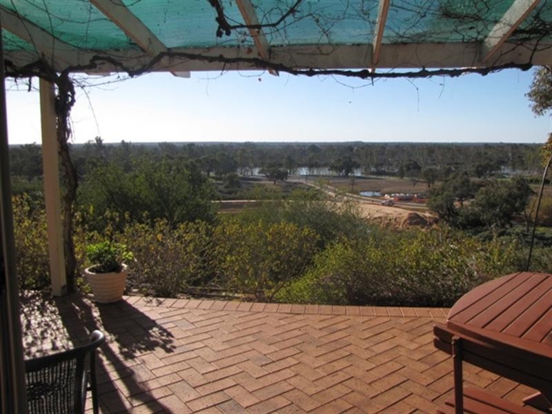 8 Hilltop Drive, Loxton SA 5333