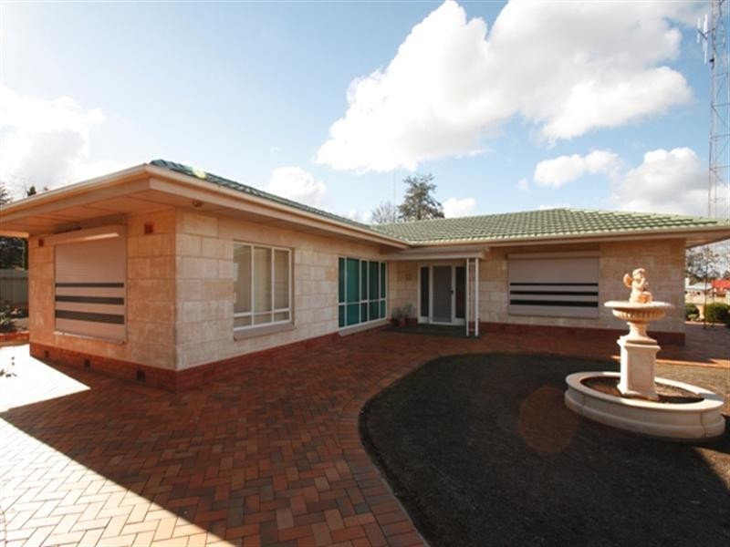 11 Fourth Street, Loxton SA 5333