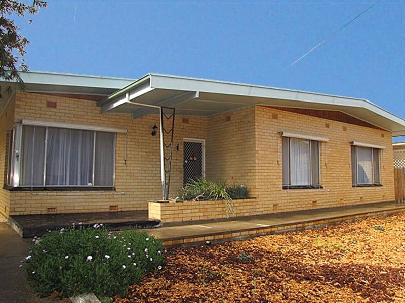 16 McMillan Street, Loxton SA 5333